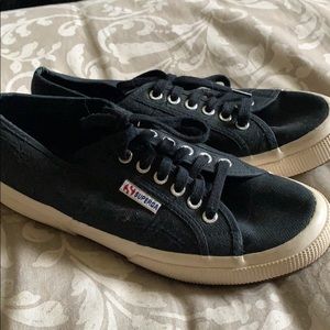 Black lace up supergas